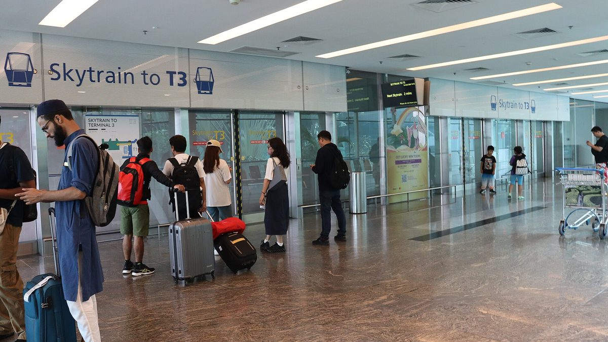 Stay Connected During a Long Layover with a Travel eSIM